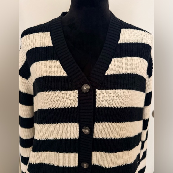 Levi's Women's Snowflake Cardigan Button Front Cream/Black - Size M - NWT - Picture 5 of 8